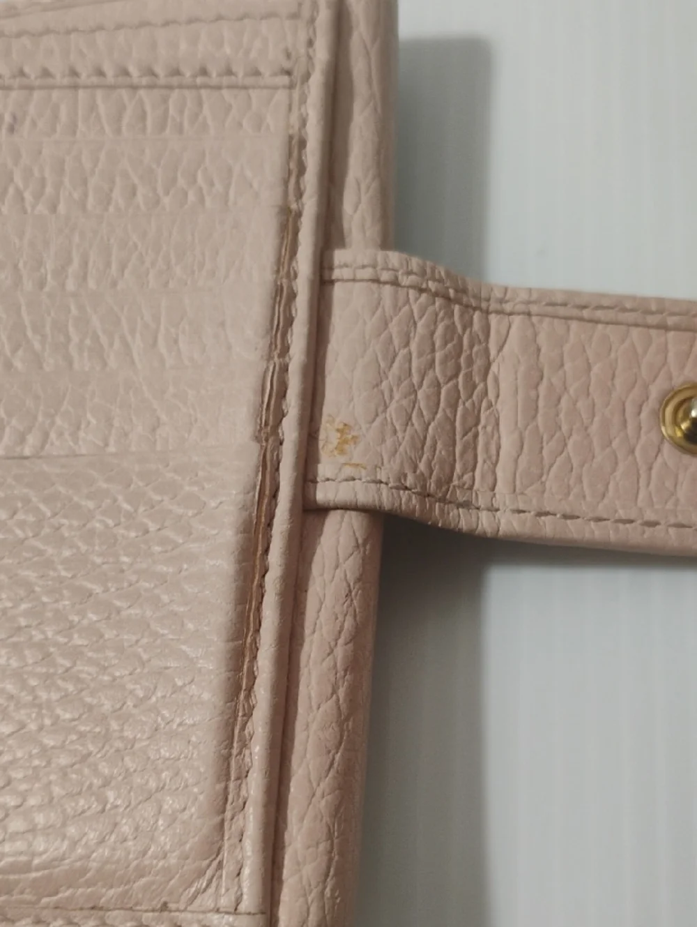 Gucci GG Marmont textured leather bifold wallet with gold-toned hardware W/Dusty - Picture 8 of 11